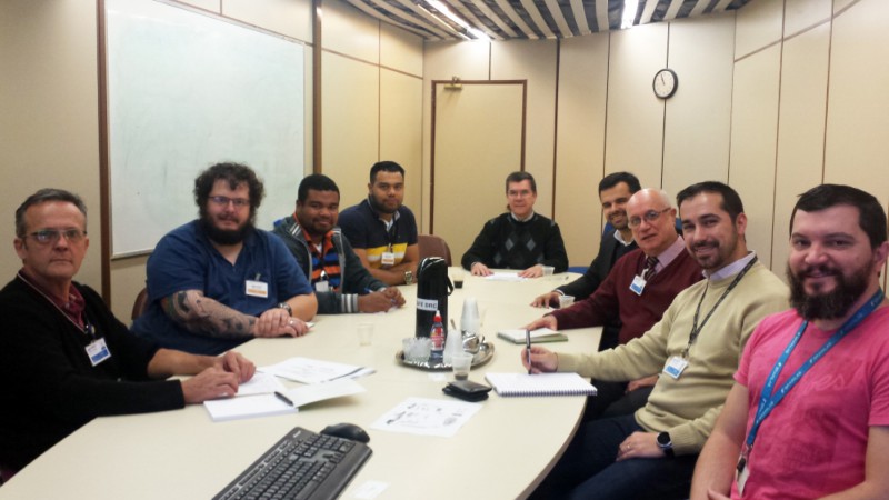 As equipes do DAER e da PROCERGS durante o encontro na Companhia