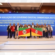 O 1º lugar de Melhor Solução Orientada ao Cidadão é festejado pela comitiva da Procergs e da SPGG