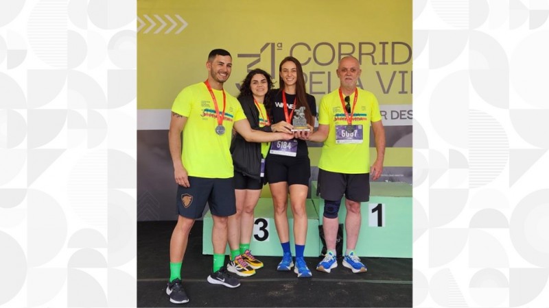 Os funcionários da Procergs Dhiully Alves, Júlia Pontes e César Demin receberam a premiação em nome da empresa