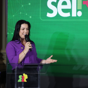 Presidente da Famurs, Adriane Perin de Oliveira, falou sobre a iniciativa